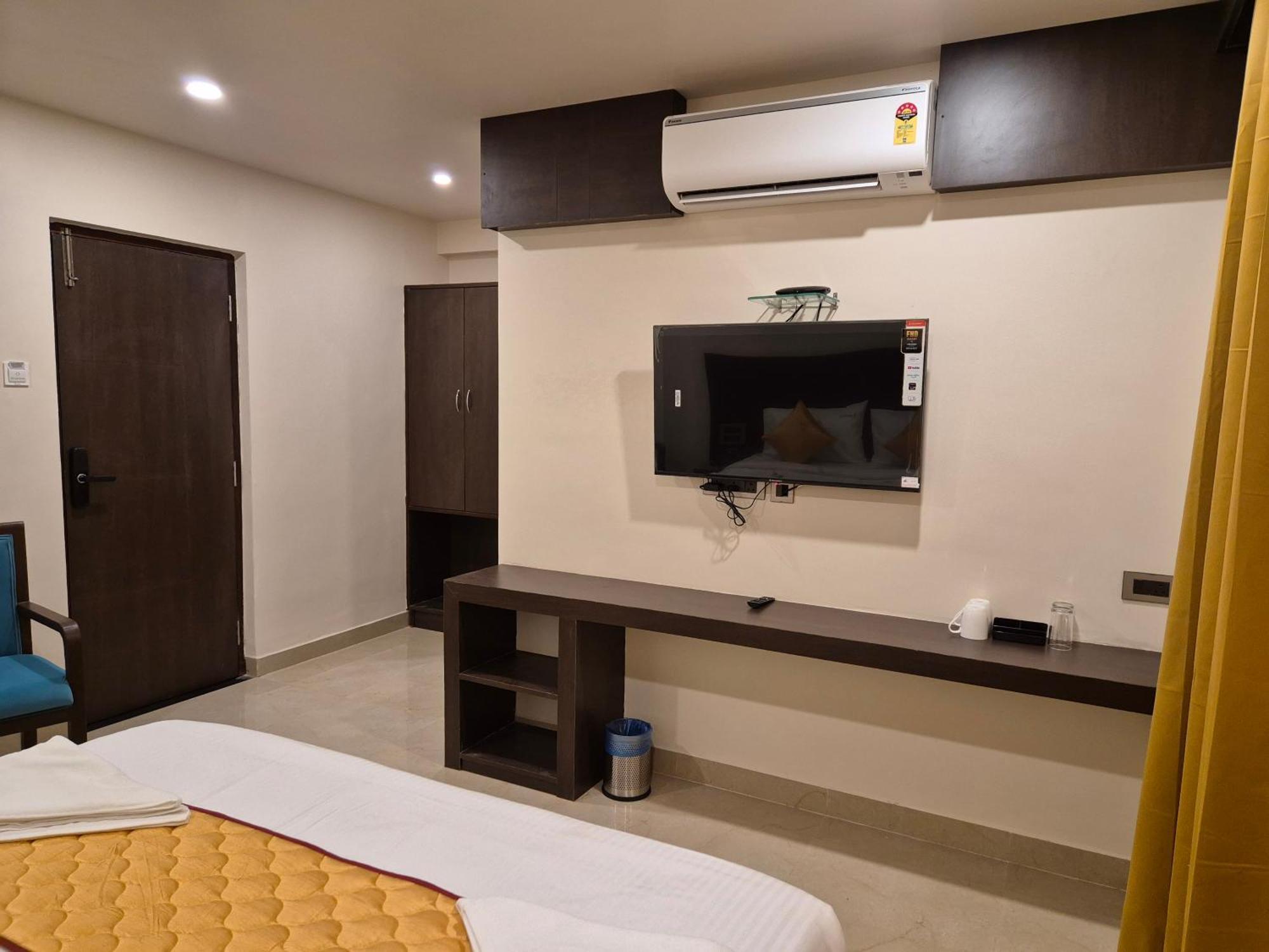Hotel Janas Tirupati Exterior photo