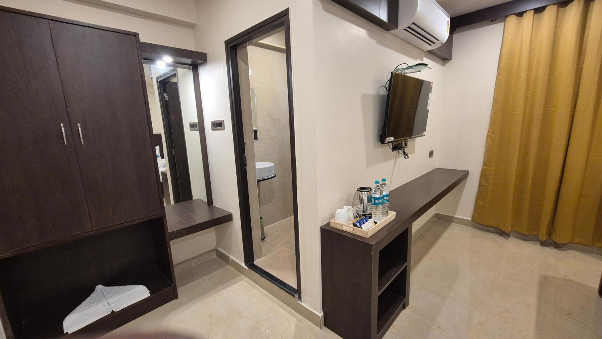 Hotel Janas Tirupati Exterior photo