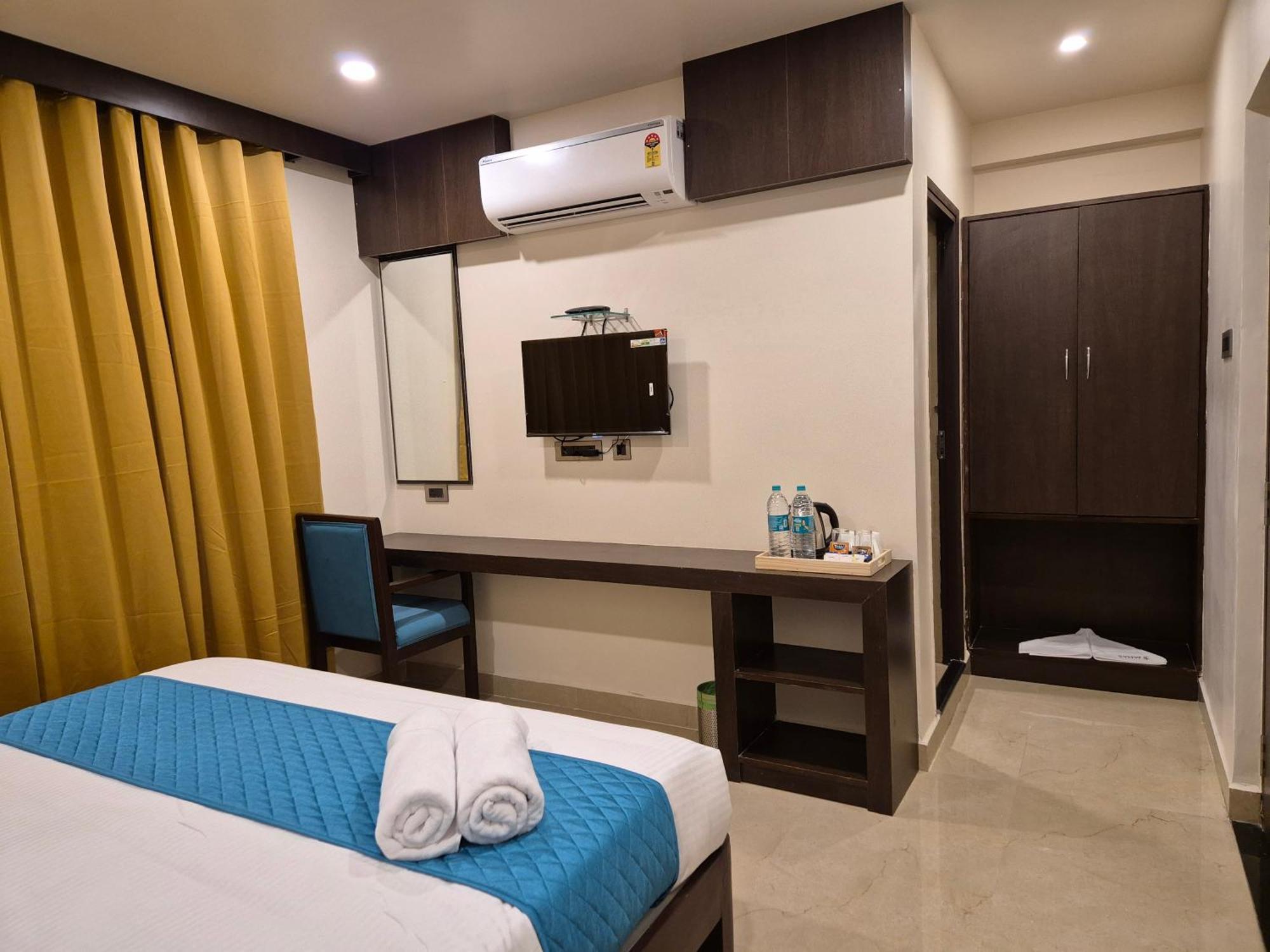 Hotel Janas Tirupati Exterior photo